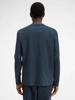 The long-sleeve t-shirt