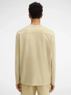 The long-sleeve t-shirt