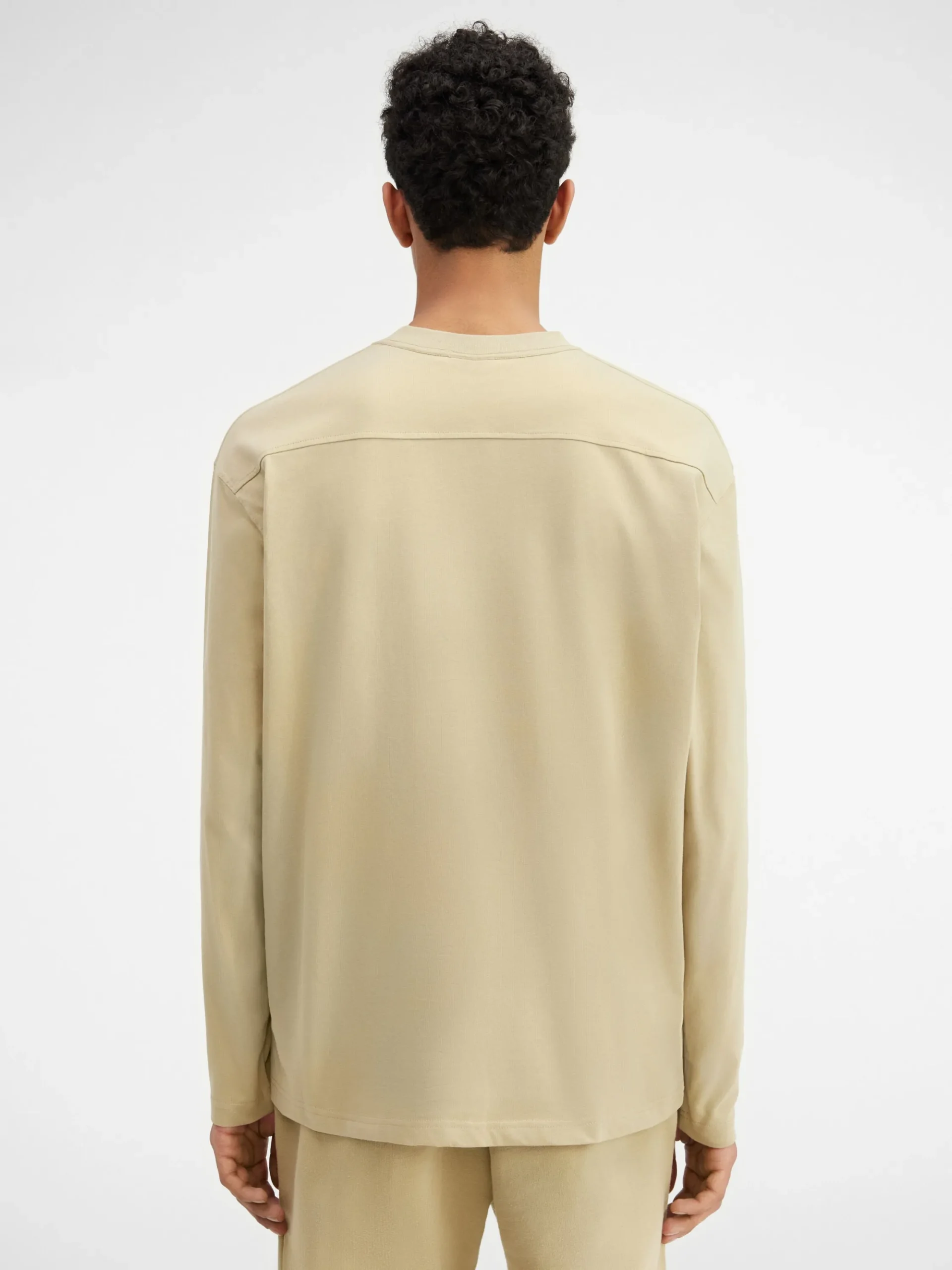 The long-sleeve t-shirt