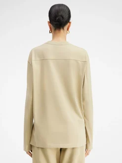 The long-sleeve t-shirt