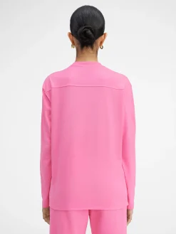 The long-sleeve t-shirt