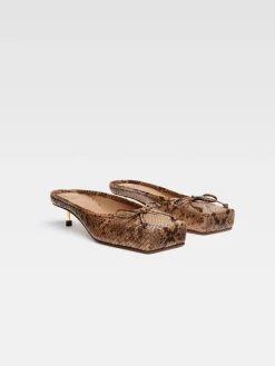 The low Ballet mules