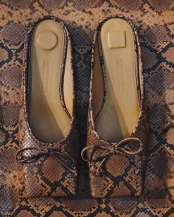 The low Ballet mules