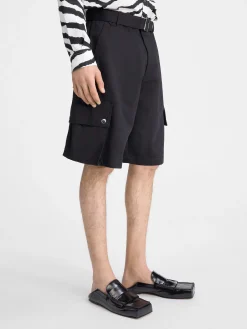 The cargo bermuda shorts