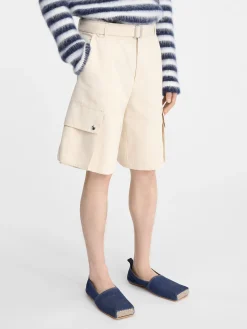 The cargo bermuda shorts