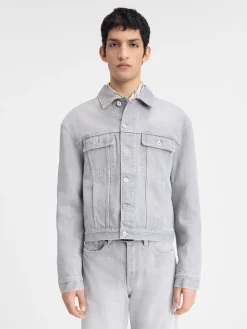 The denim de-Nîmes jacket