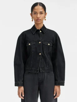 The denim de-Nîmes jacket