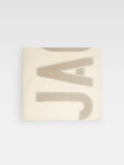 The embroidered Jacquemus plaid