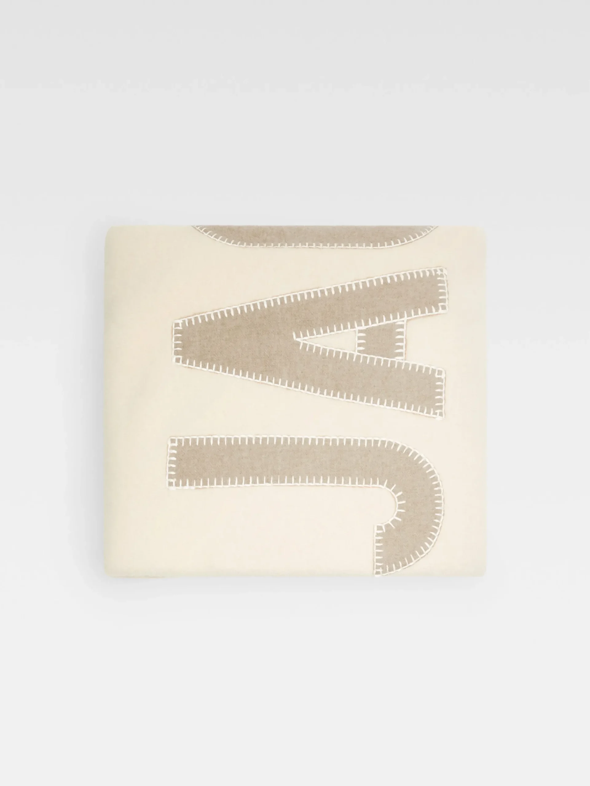 The embroidered Jacquemus plaid