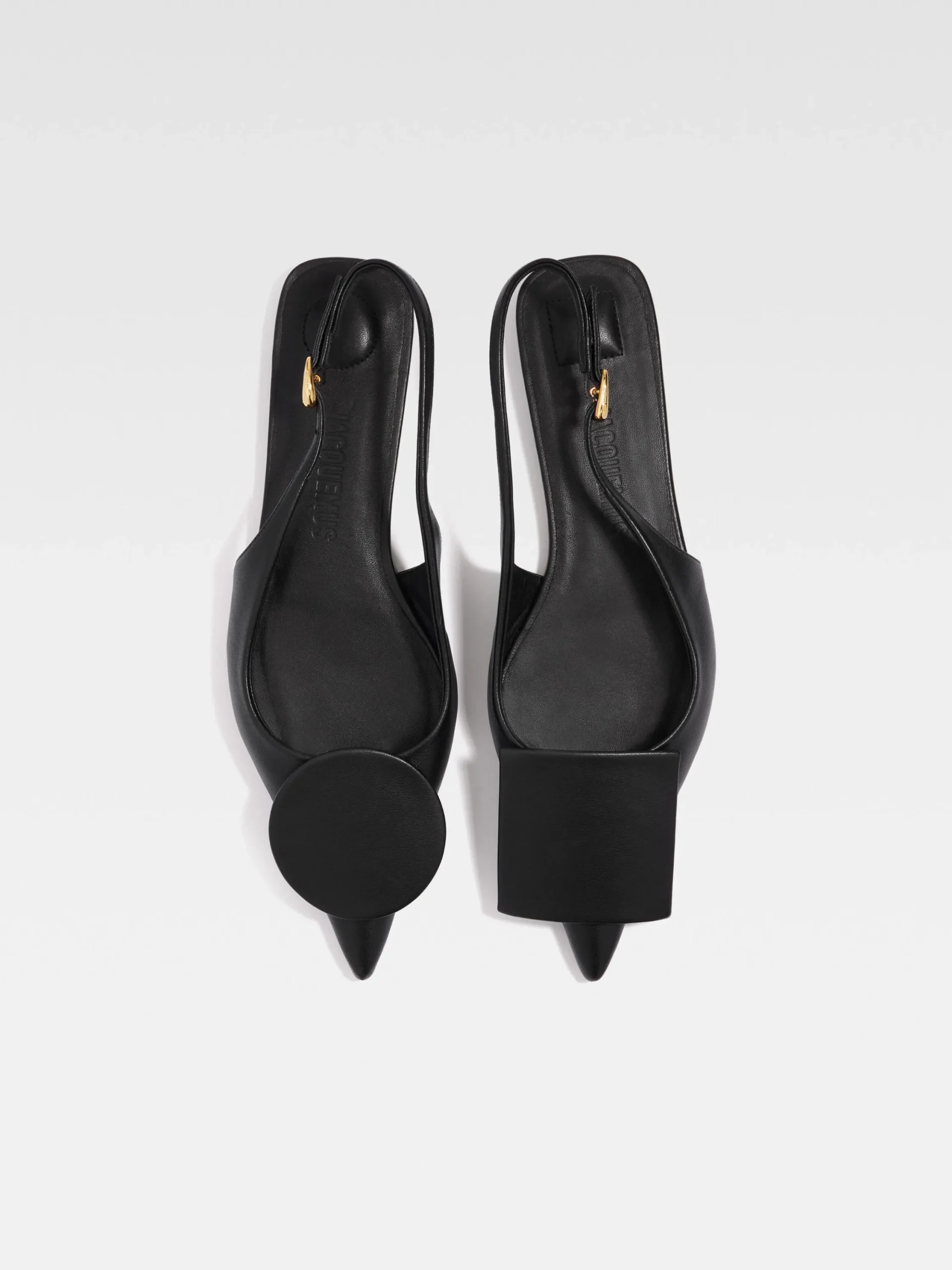 The flat Duelo slingbacks