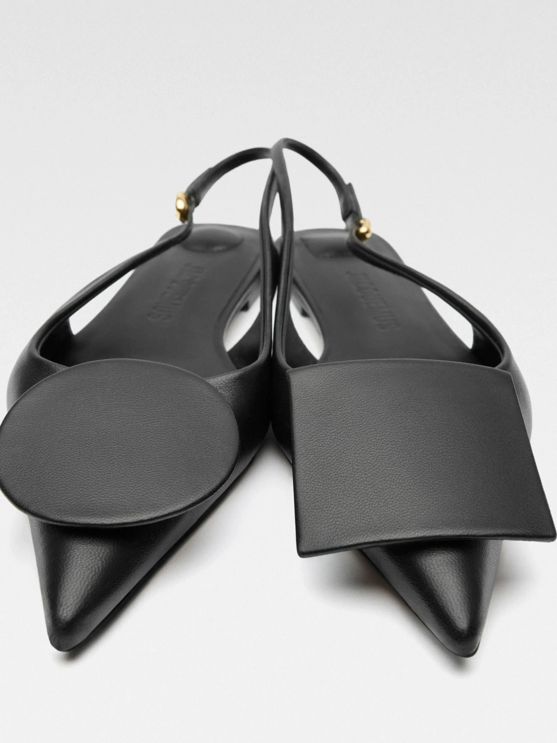 The flat Duelo slingbacks