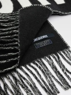 The Jacquemus scarf