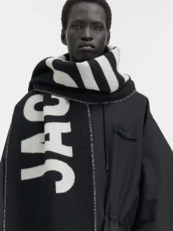 The Jacquemus scarf
