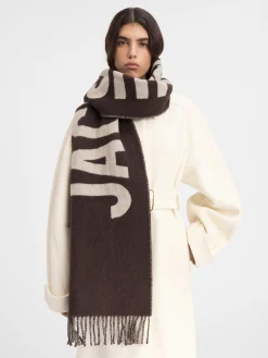 The Jacquemus scarf