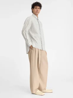 The long-sleeve shirt