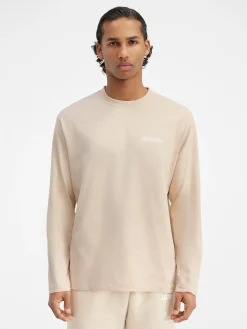 The long-sleeve t-shirt
