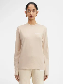 The long-sleeve t-shirt