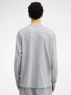 The long-sleeve t-shirt