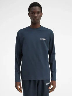 The long-sleeve t-shirt