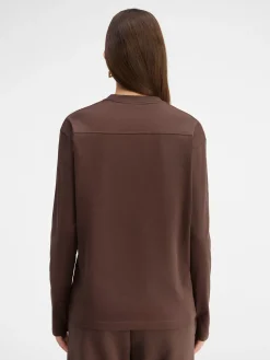 The long-sleeve t-shirt