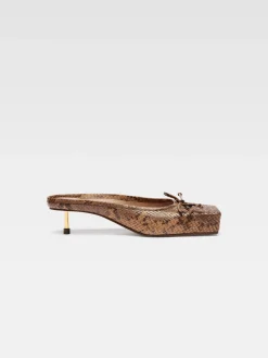 The low Ballet mules