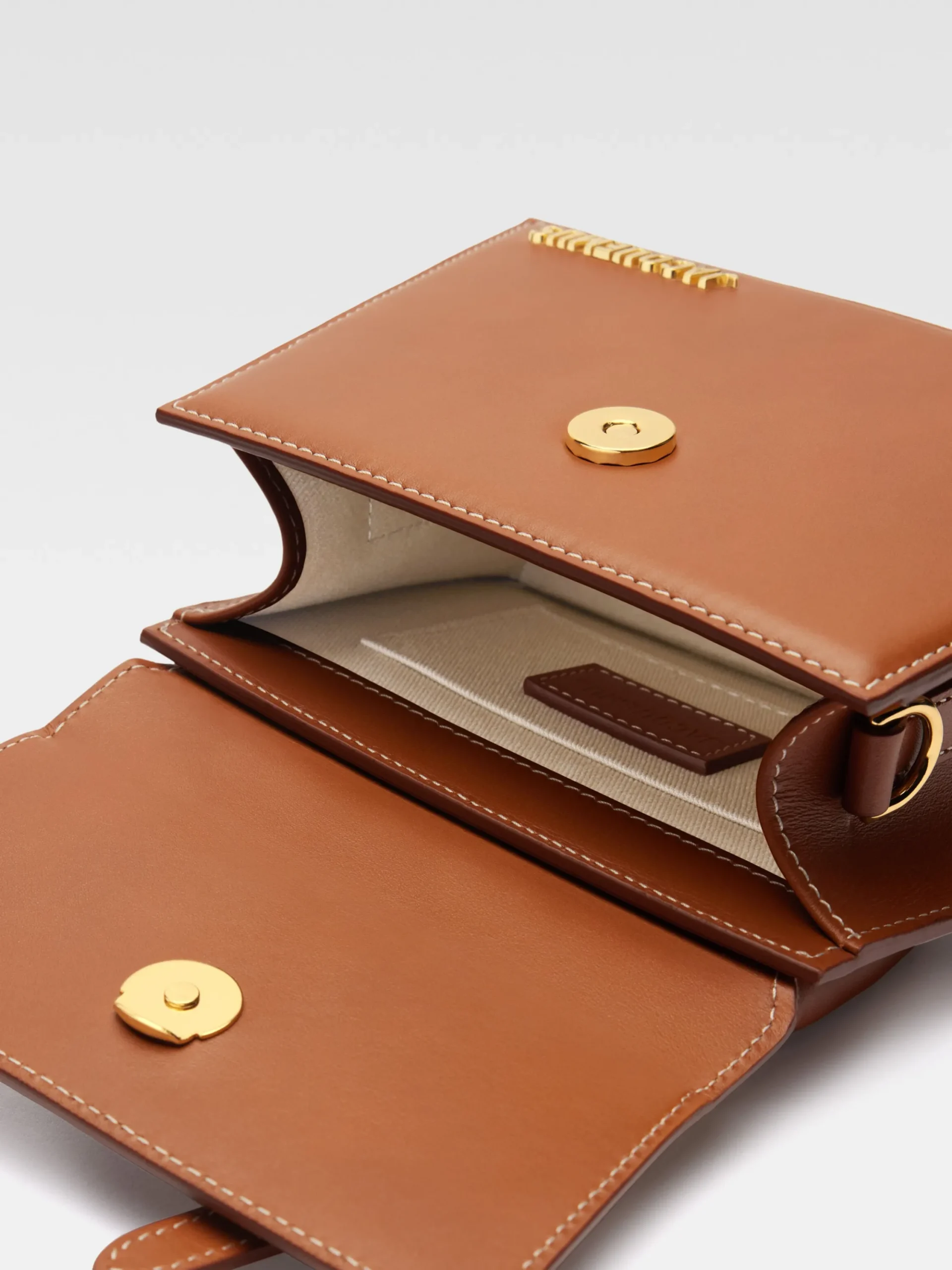 The medium Chiquito with buckle