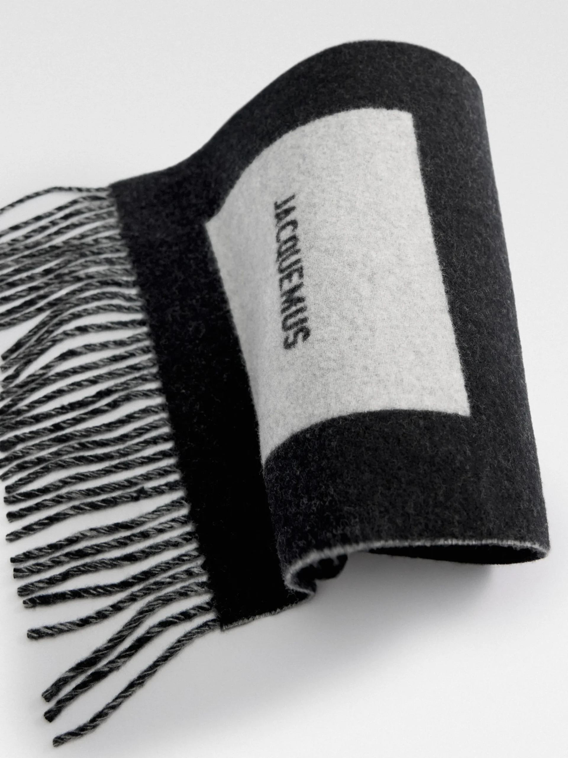 The Rond Carré scarf